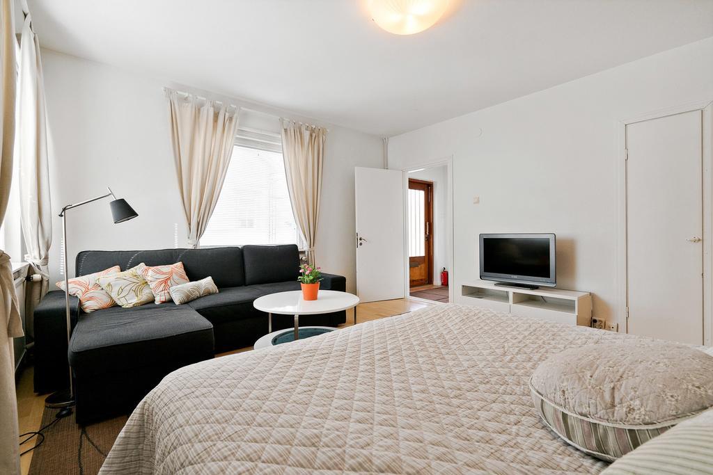 Majoitushuoneisto Tuomipuisto Apartamento Naantali Exterior foto