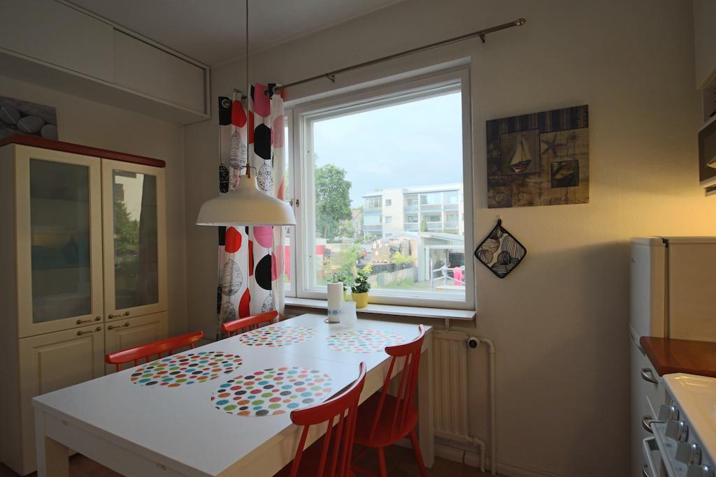Majoitushuoneisto Tuomipuisto Apartamento Naantali Quarto foto