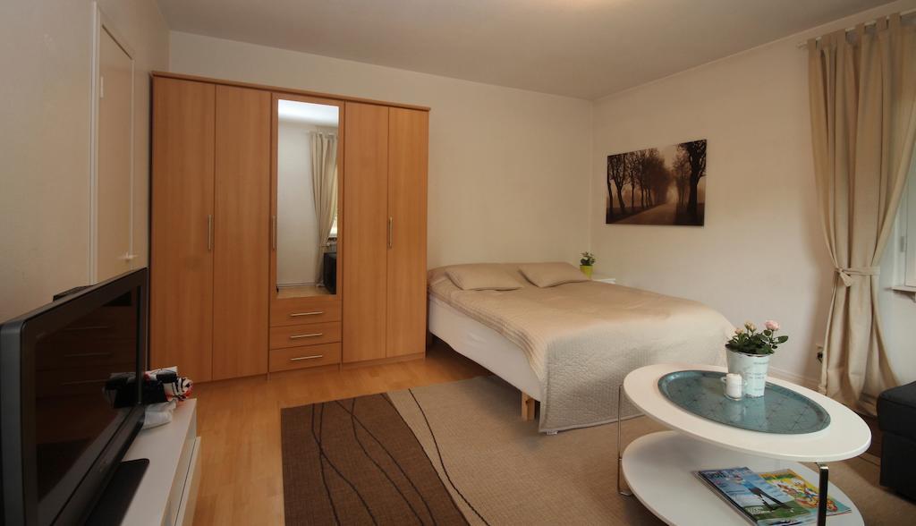 Majoitushuoneisto Tuomipuisto Apartamento Naantali Quarto foto